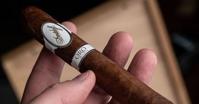 Puros Davidoff: lujo suizo en cada fumada